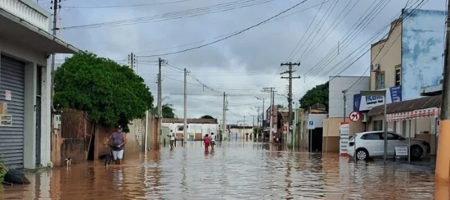 Cáceres decreta estado de emergência após temporal deixar milhares desabrigados